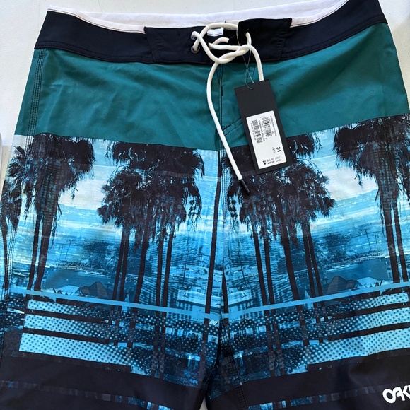New mens Oakley board shorts various sizes - Picture 1 of 5
